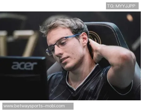 坎塞洛见面会因转会文件未完成延迟大批记者在外苦等无法入场